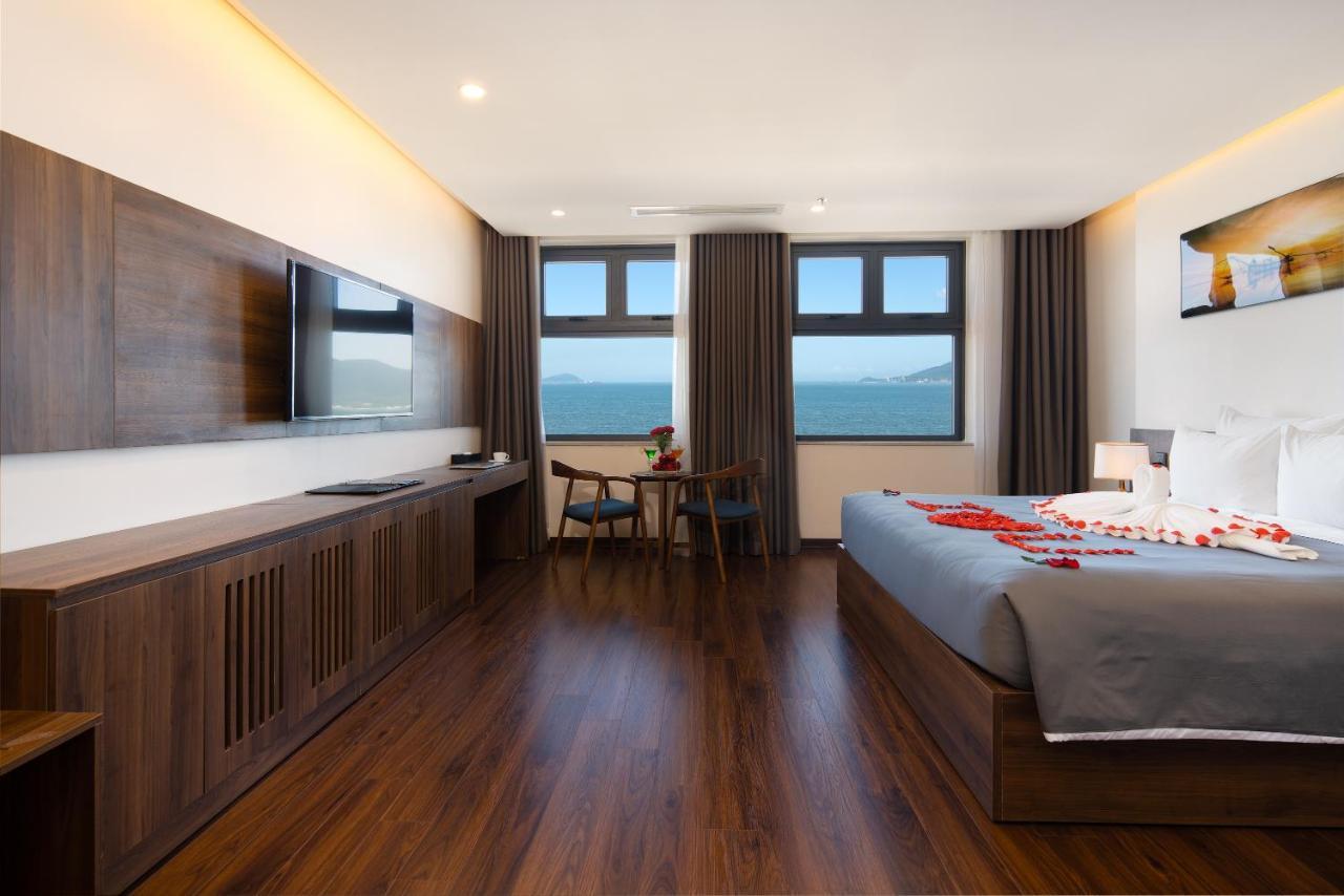 Avenis Hotel Da Nang Bagian luar foto