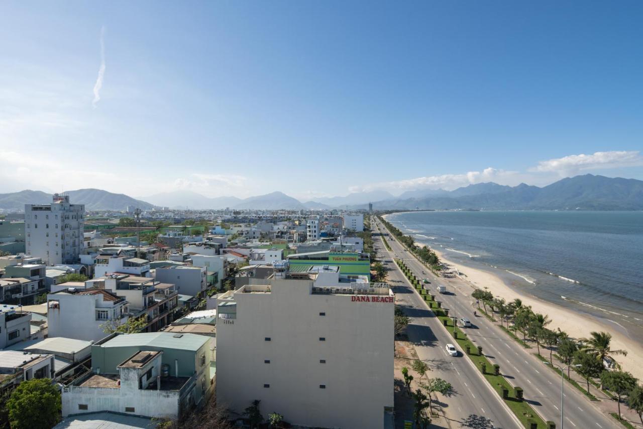 Avenis Hotel Da Nang Bagian luar foto